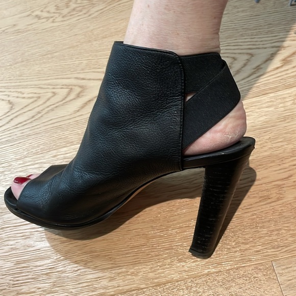 Stuart Weitzman black leather peep toe heels with elastic heel straps, size 9 - Picture 2 of 4